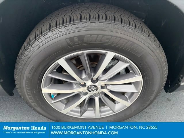 Used 2018 Toyota Highlander XLE FWD image 13