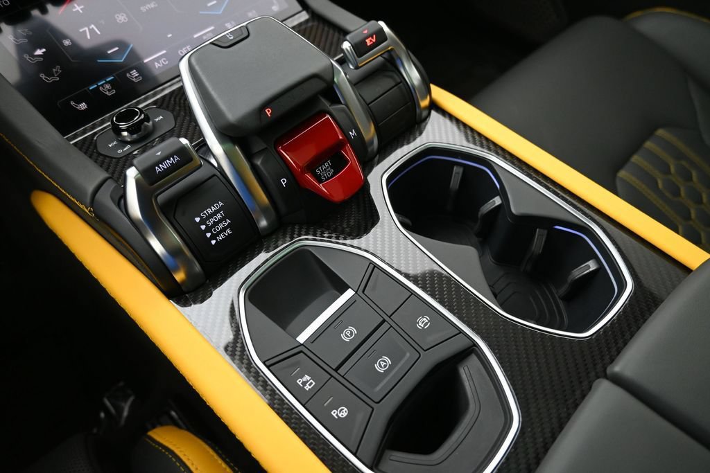 Used 2025 Lamborghini Urus SE AWD/4WD image 21