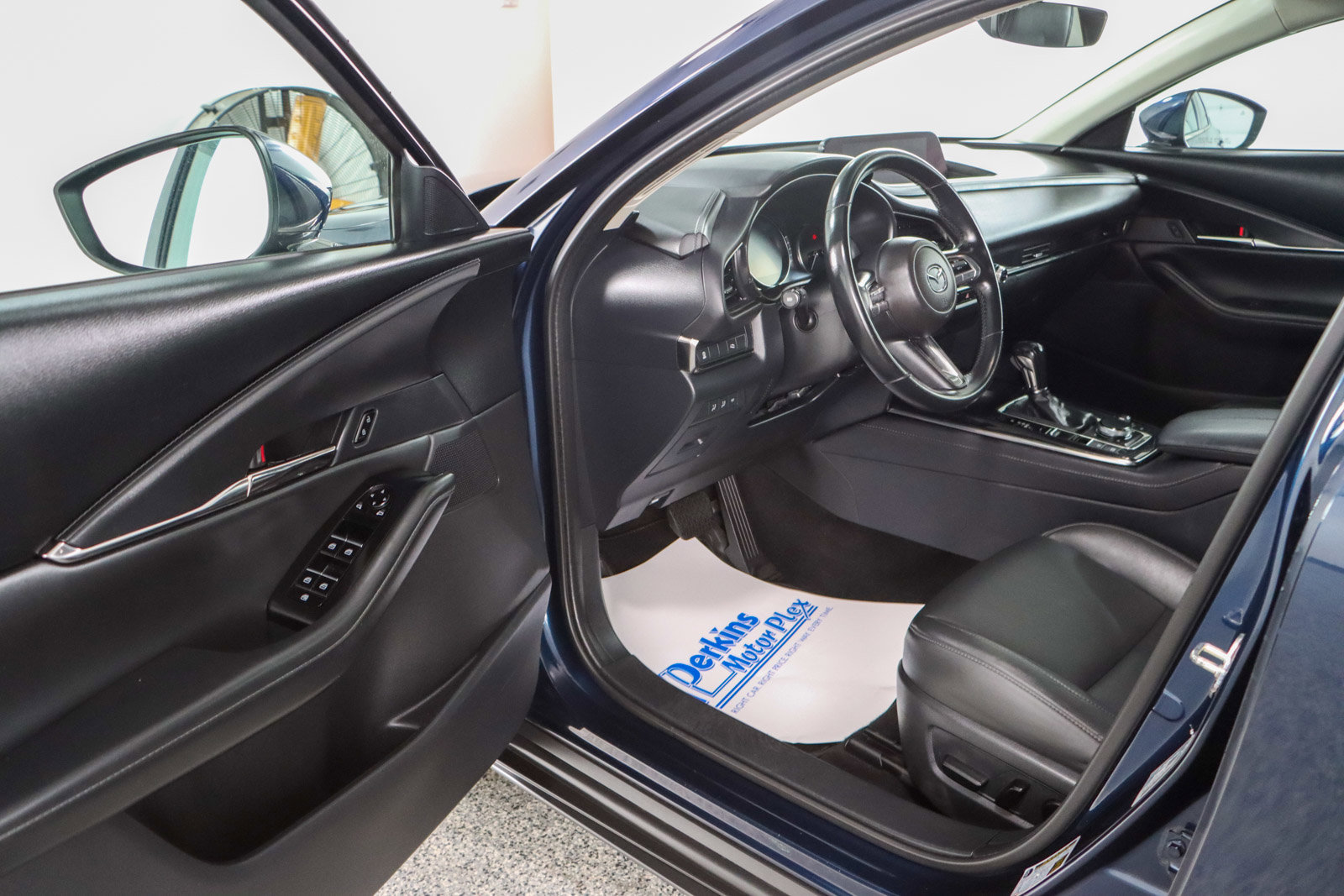 Used 2023 MAZDA CX-30 AWD image 3