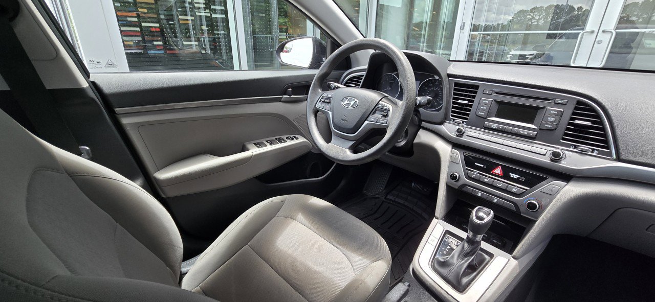 Used 2018 Hyundai Elantra SE FWD image 14