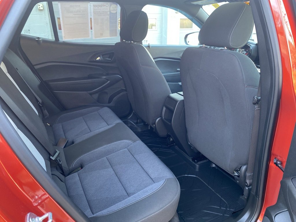 Used 2024 Chevrolet Trax RS w/ Sunroof Package image 14