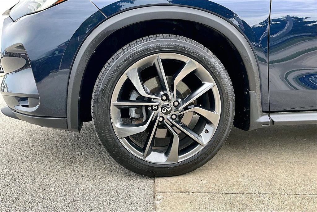 Certified 2019 INFINITI QX50 Essential w/ Sensory Package AWD/4WD image 10