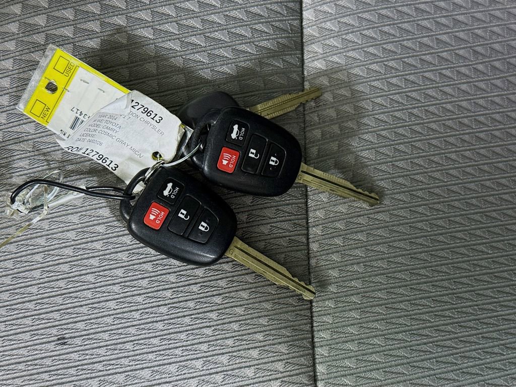 Used 2014 Toyota Camry SE FWD image 30