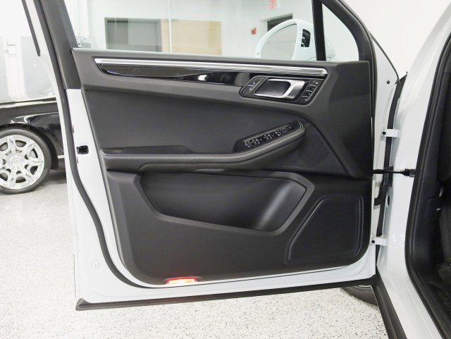 Used 2023 Porsche Macan image 28