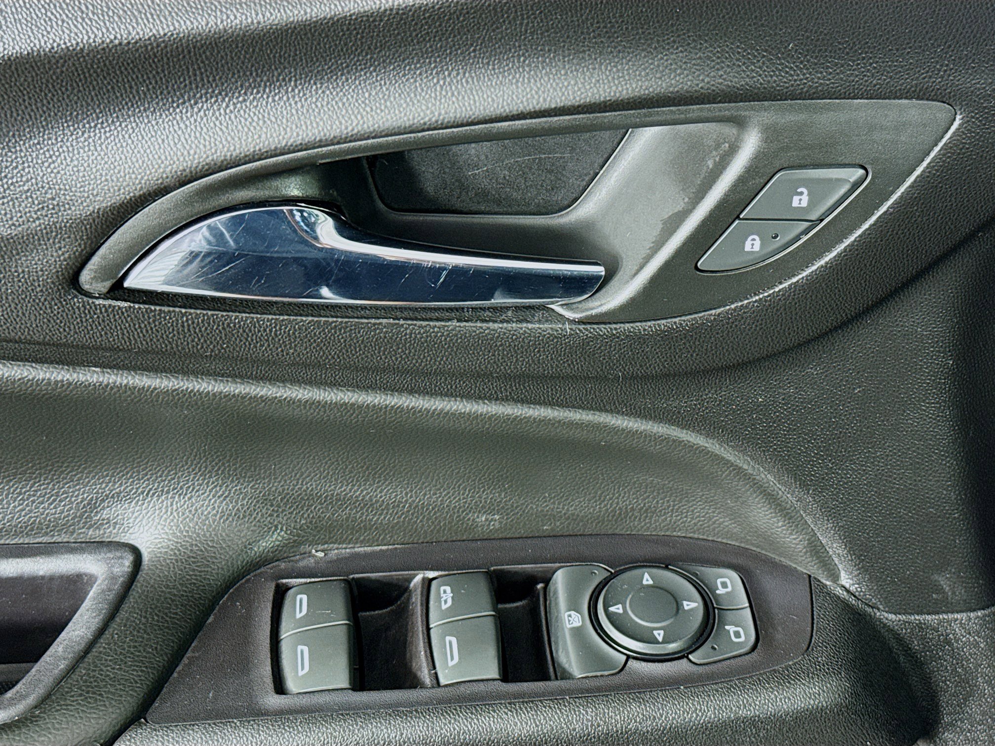 Used 2019 Chevrolet Equinox LT image 23