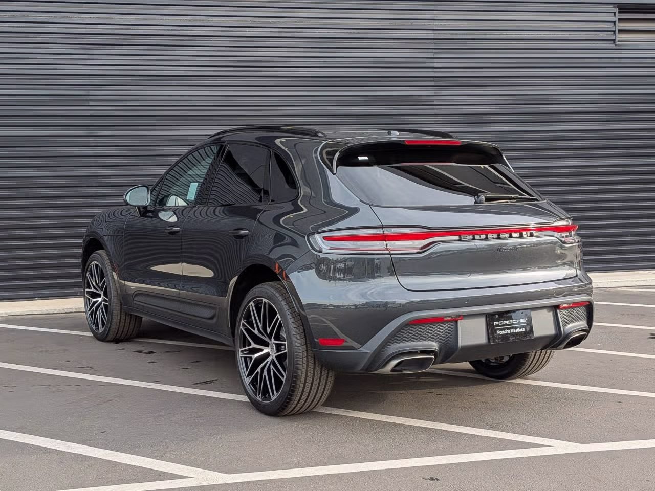 Certified 2026 Porsche Macan AWD/4WD image 3