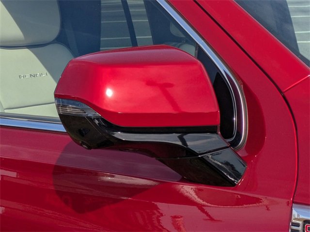 Used 2025 GMC Yukon Denali image 12