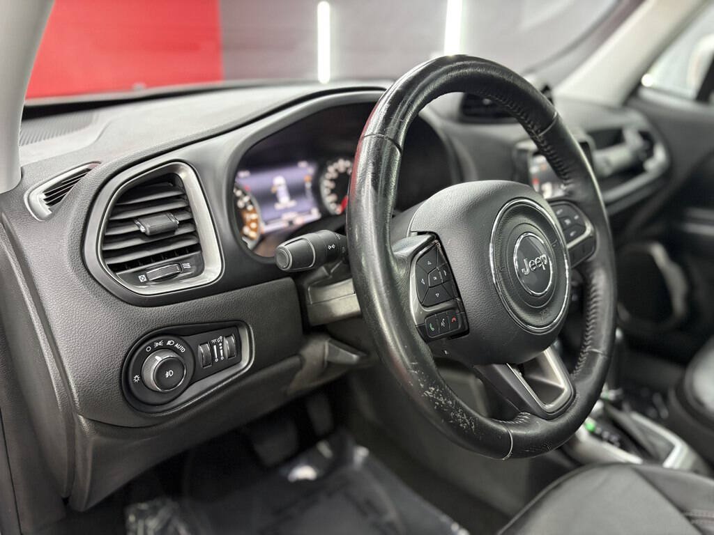 Used 2018 Jeep Renegade Limited w/ UConnect 8.4 Nav Group AWD/4WD image 17