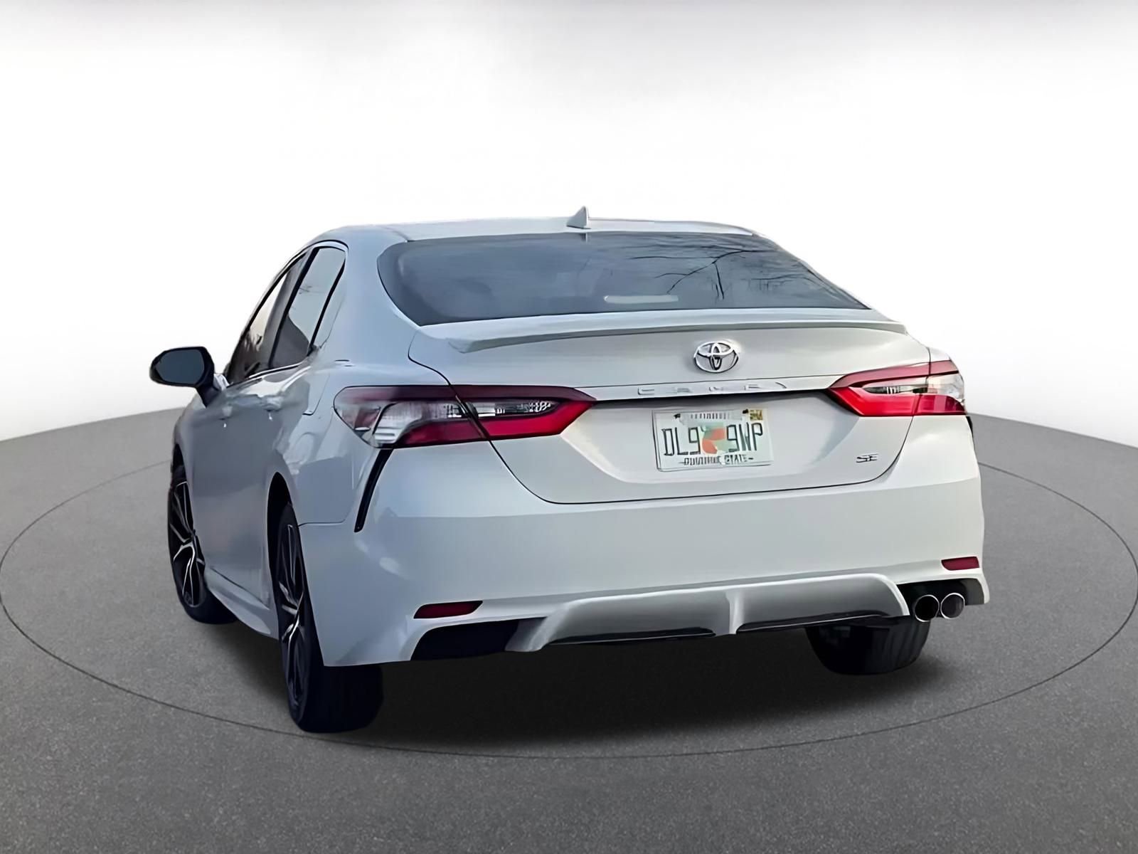 Used 2024 Toyota Camry SE image 11