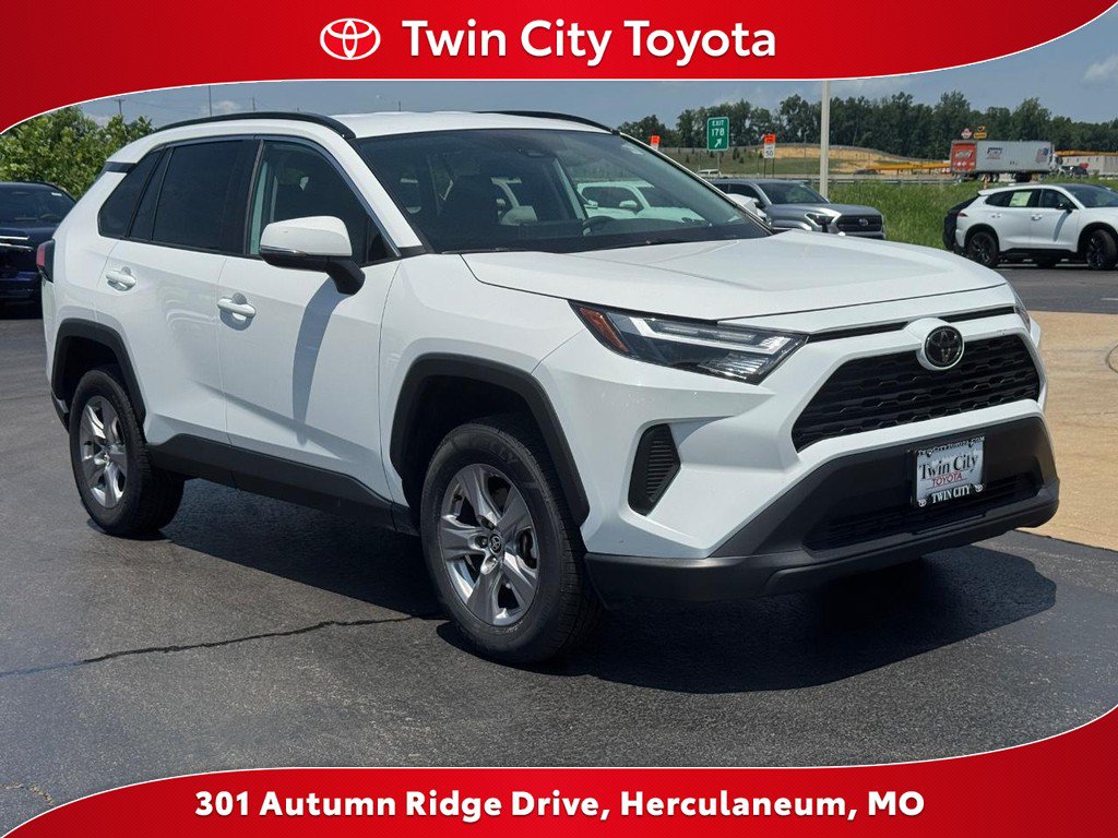 Used 2025 Toyota RAV4 XLE AWD/4WD image 1