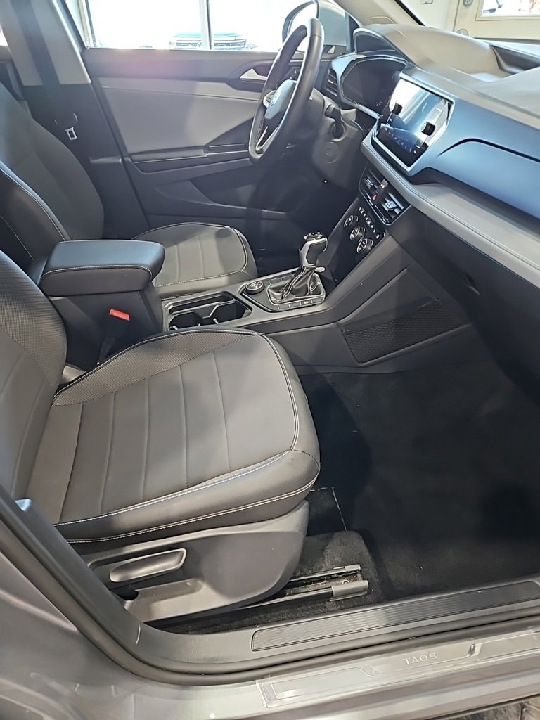 Used 2024 Volkswagen Taos SE image 13