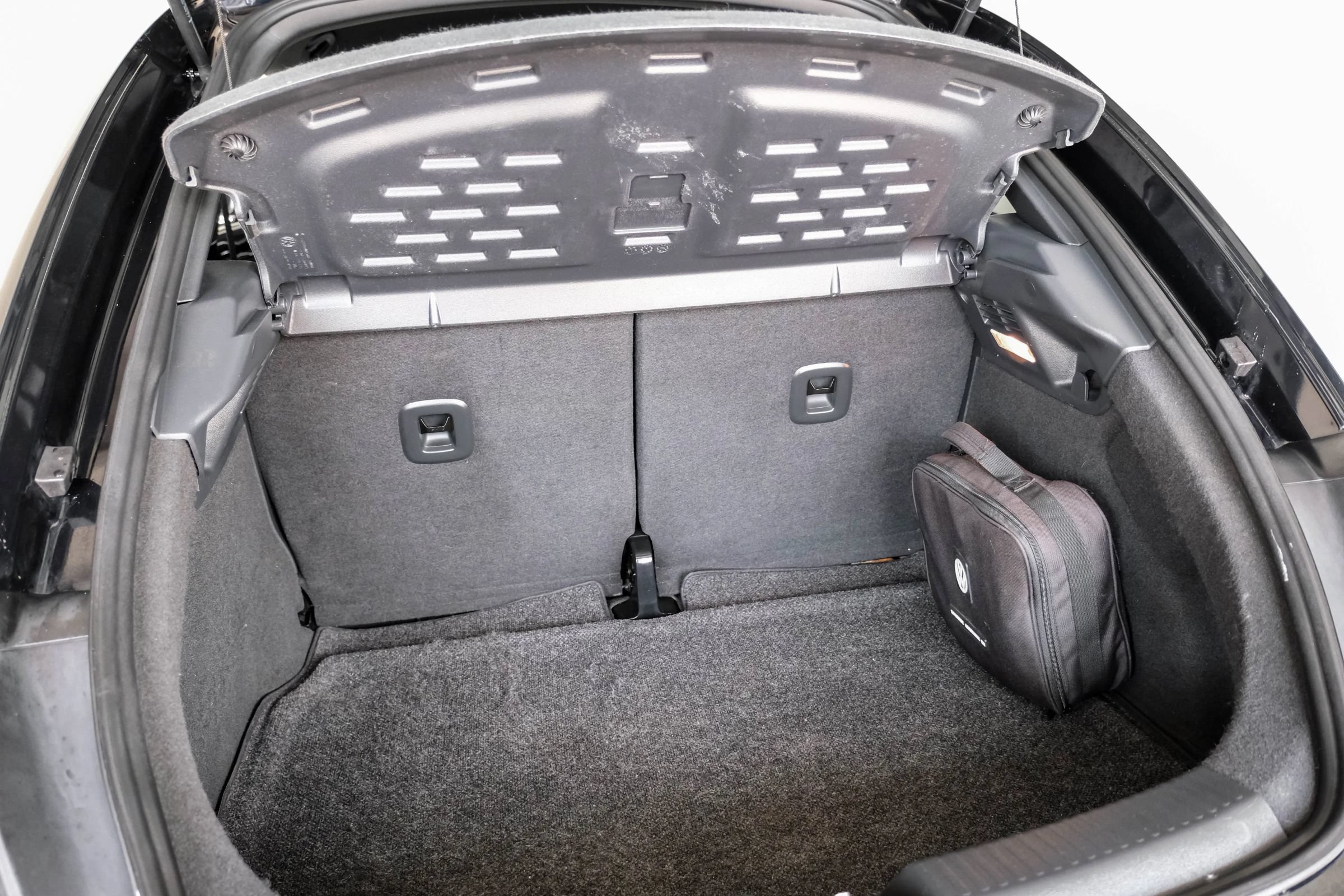 Used 2016 Volkswagen Beetle R-Line SE FWD image 41