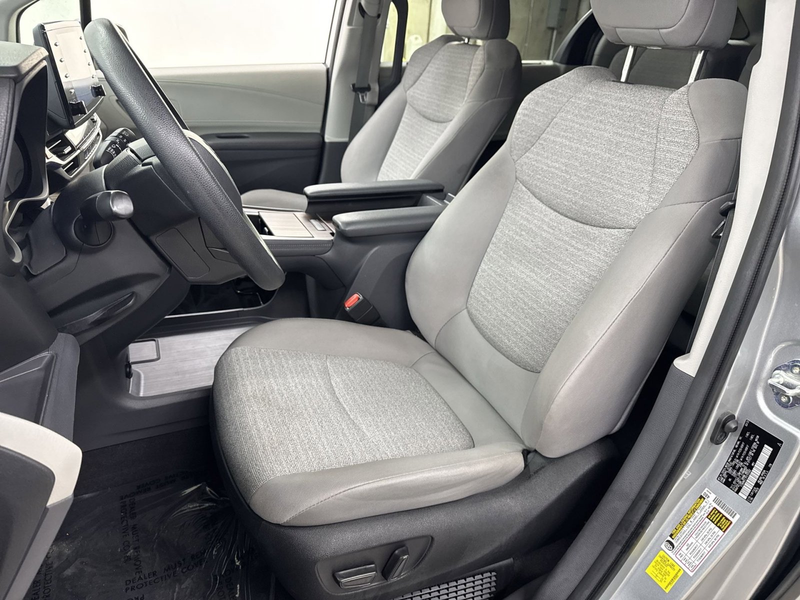 Used 2023 Toyota Sienna LE image 17