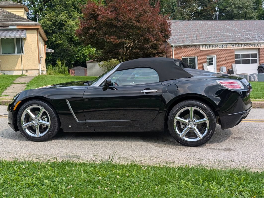 Used 2009 Saturn Sky Red Line RWD image 15
