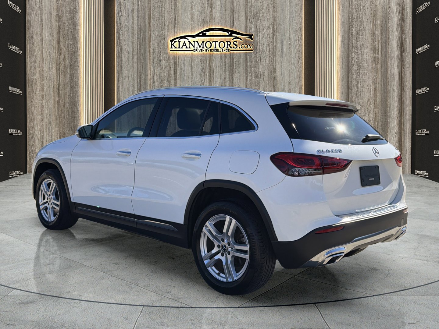 Used 2021 Mercedes-Benz GLA 250 4MATIC w/ Premium Package image 5