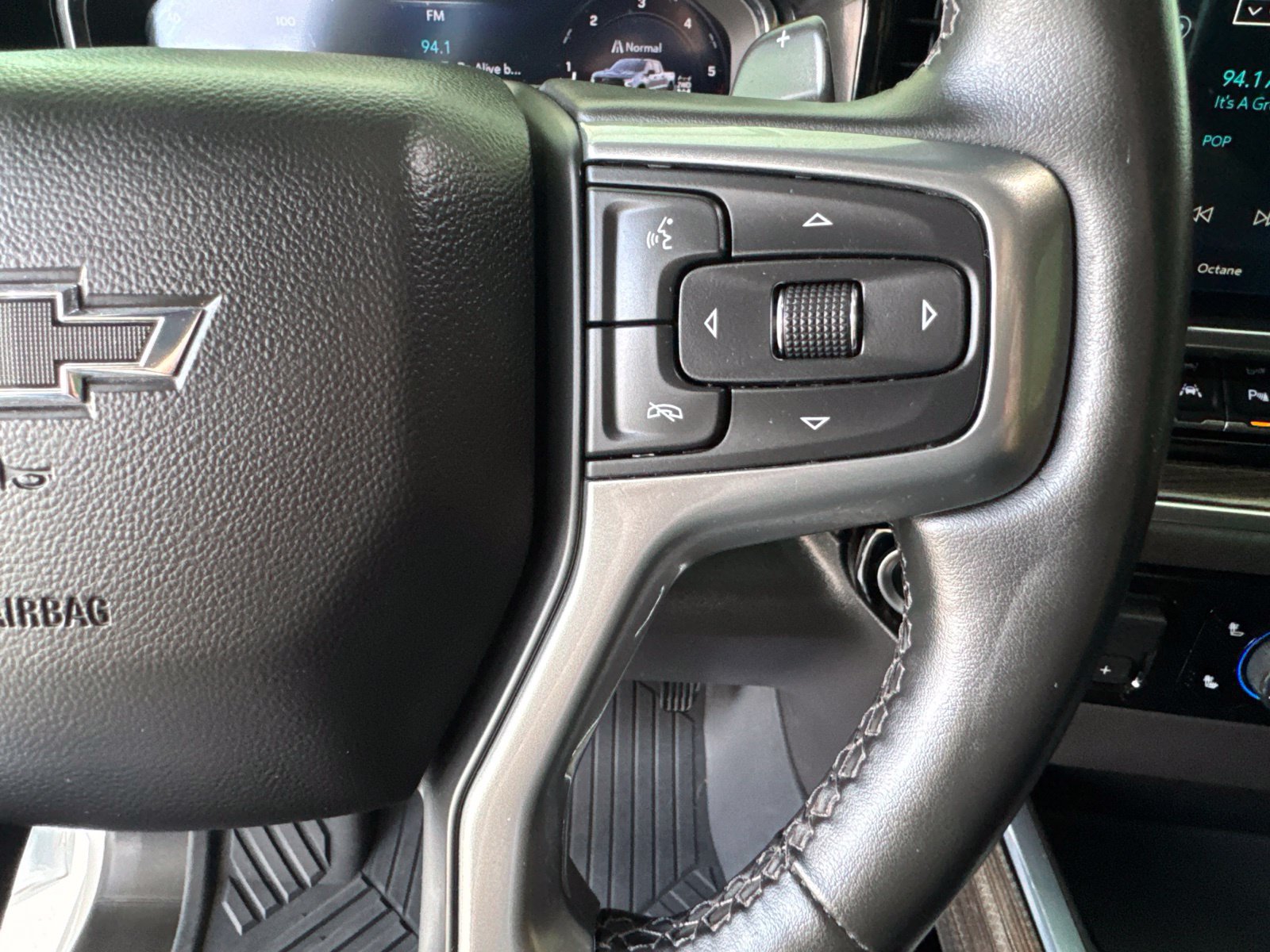 Used 2024 Chevrolet Silverado 1500 LT Trail Boss w/ Convenience Package II AWD/4WD image 27