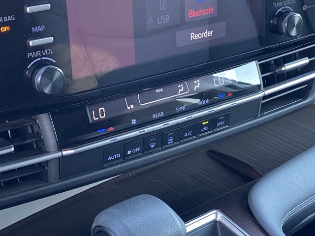 Used 2023 Toyota Sienna LE FWD image 39