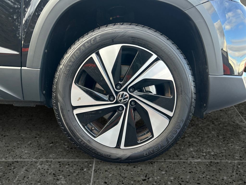Used 2025 Volkswagen Taos SE AWD/4WD image 9