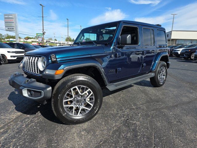 Used 2025 Jeep Wrangler Unlimited Sahara AWD/4WD image 2