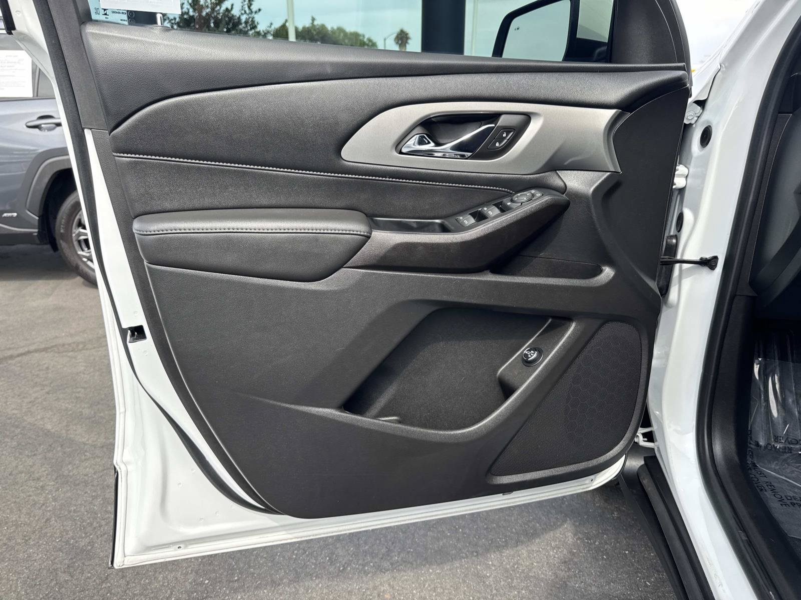 Used 2023 Chevrolet Traverse LT FWD image 20