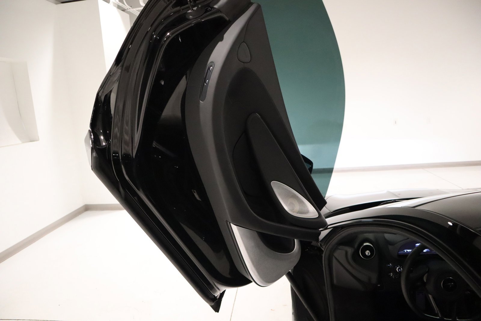 Used 2023 McLaren GT RWD image 24