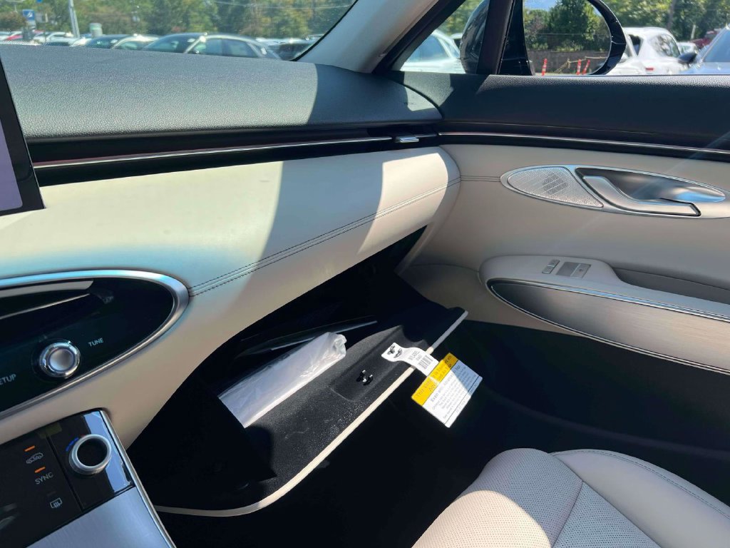 New 2027 Genesis GV70 2.5T Select AWD/4WD image 19