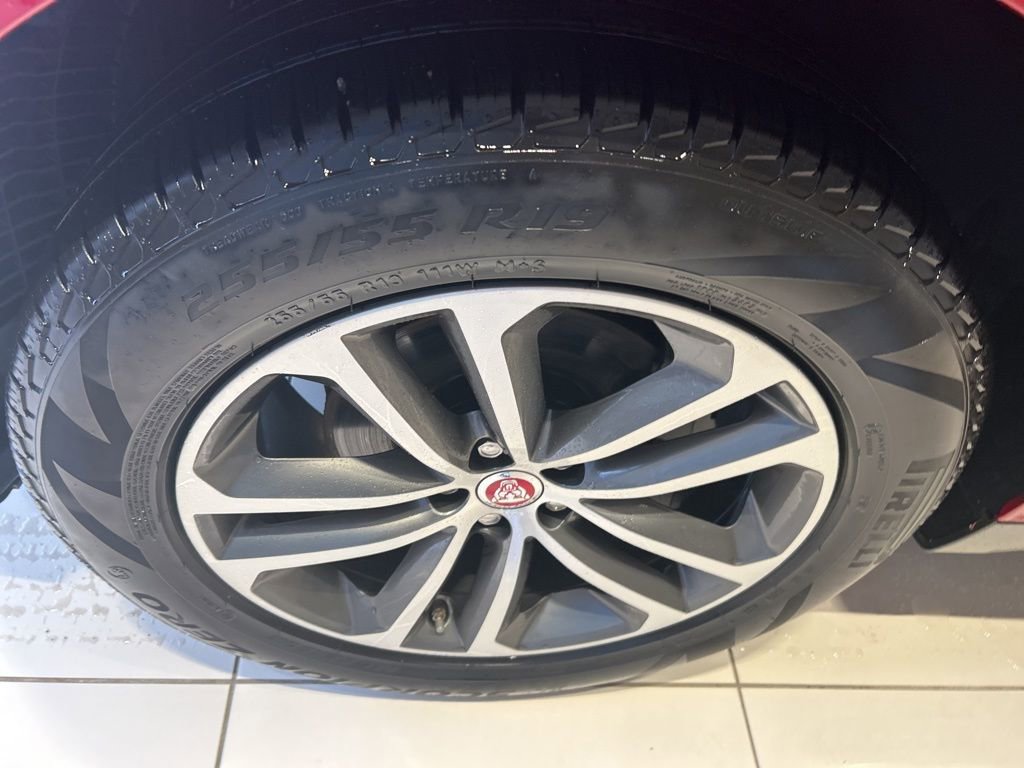 Used 2020 Jaguar F-PACE Premium image 22