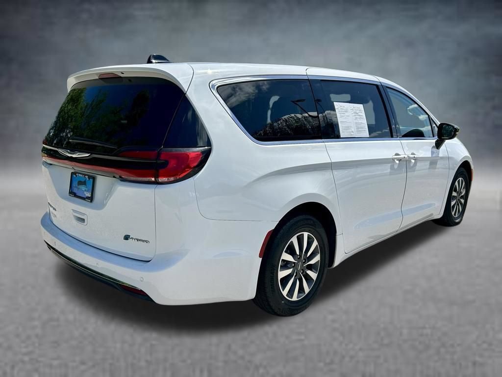 Used 2024 Chrysler Pacifica Limited FWD image 5
