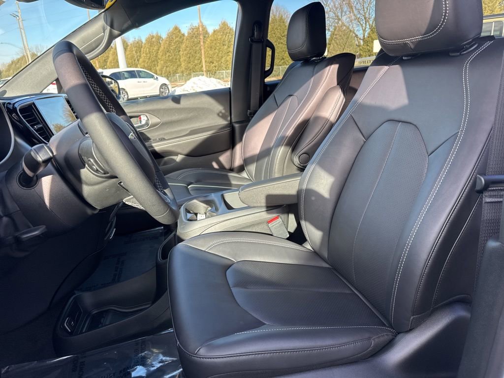 New 2026 Chrysler Pacifica Select image 7