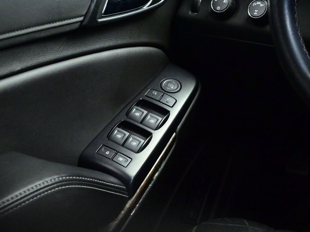 Used 2020 Chevrolet Suburban LT image 10