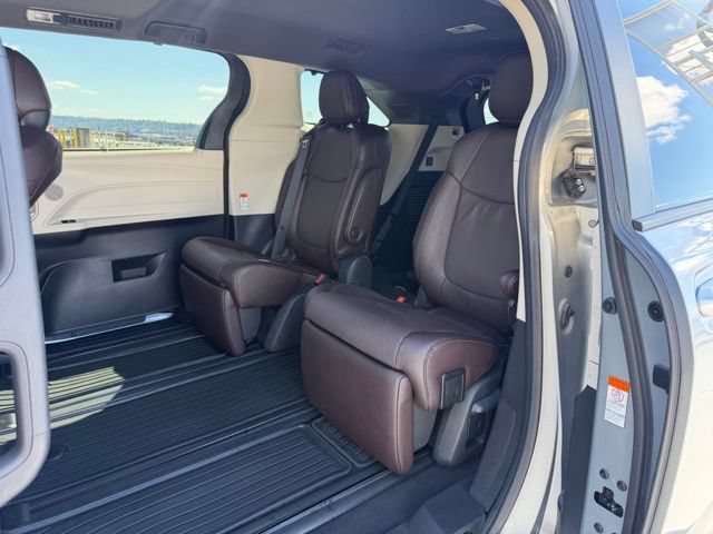 Used 2024 Toyota Sienna Platinum FWD image 10