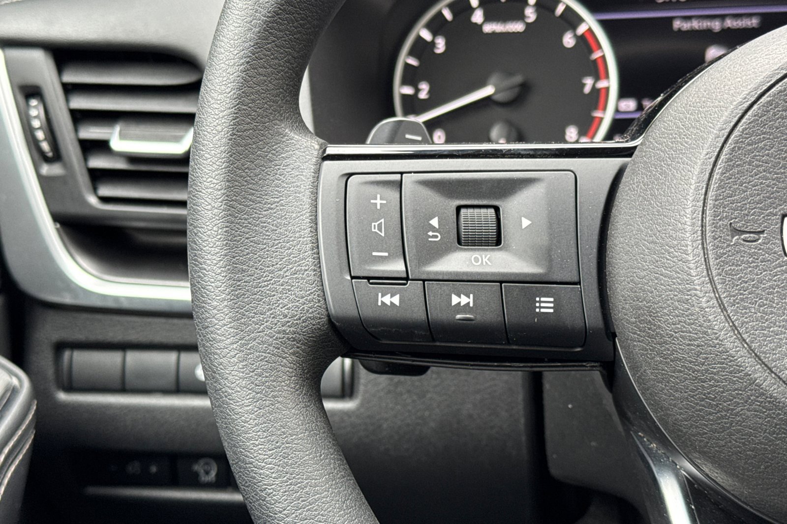 Certified 2023 Nissan Rogue SV image 27