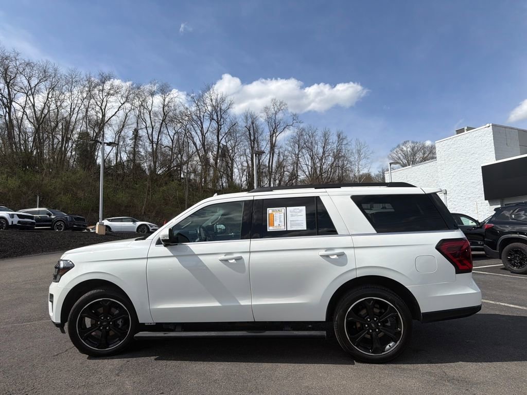 Used 2024 Ford Expedition Limited image 4