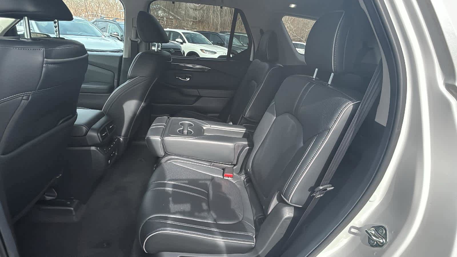 Used 2025 Honda Pilot Elite image 25