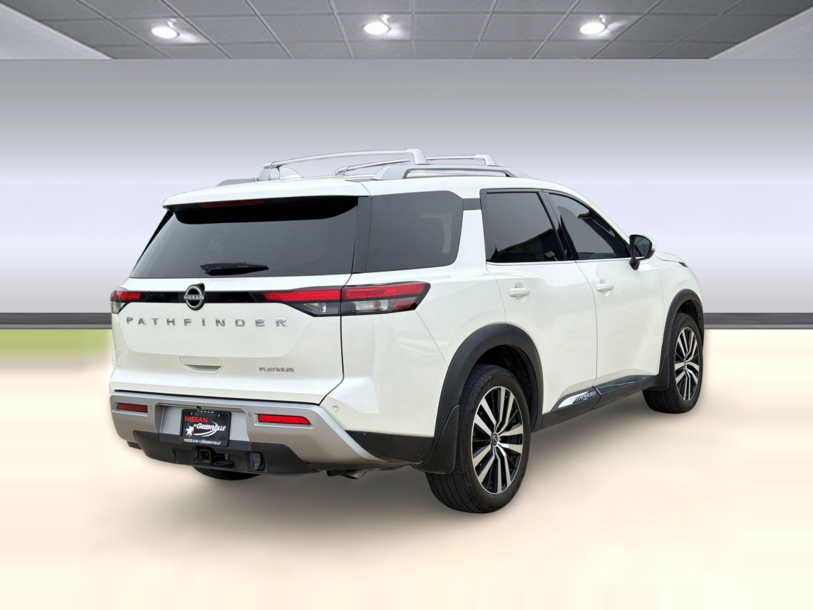 Used 2023 Nissan Pathfinder Platinum image 9