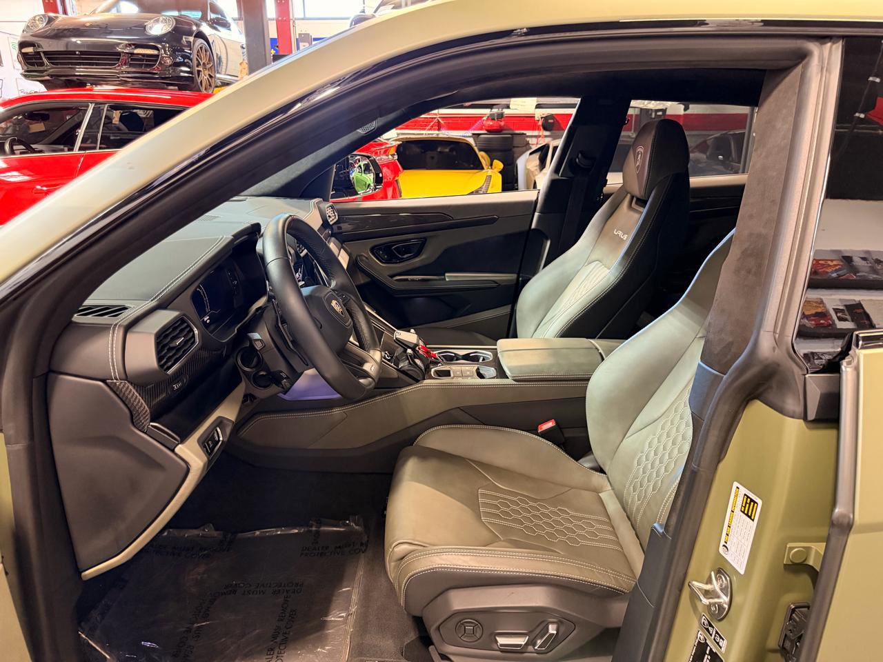Used 2024 Lamborghini Urus S image 13