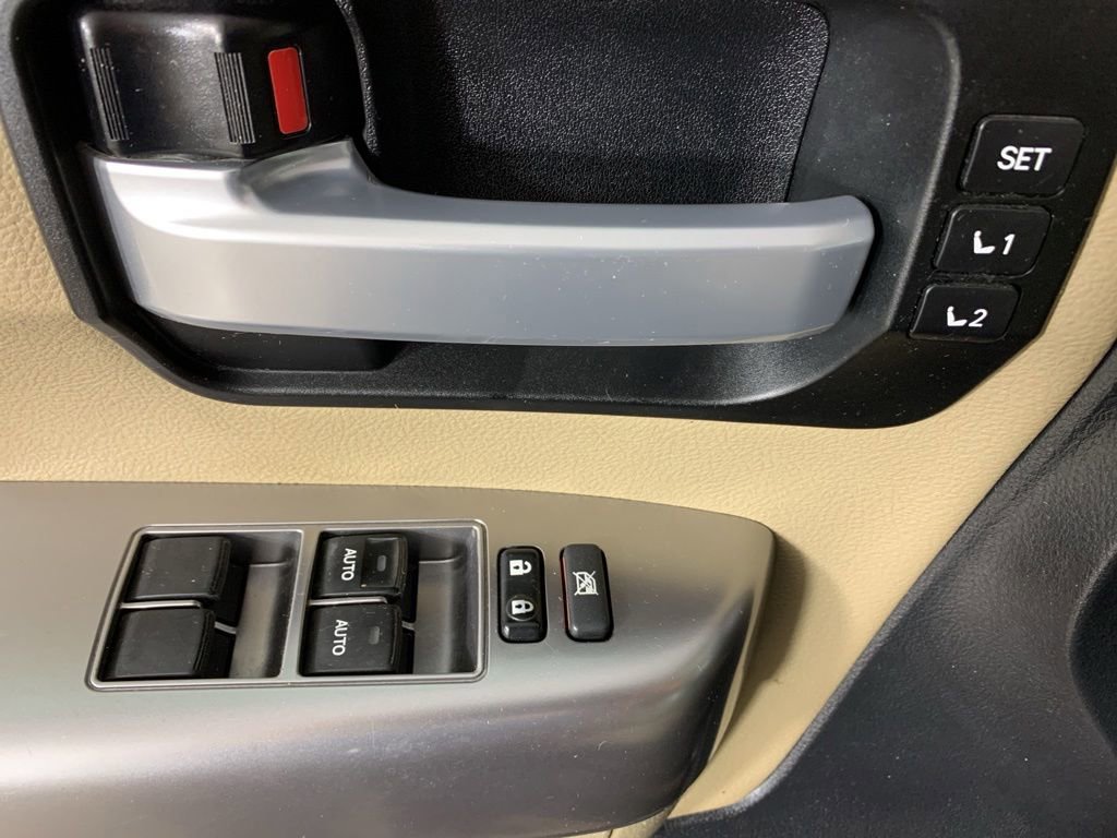 Used 2018 Toyota Sequoia Limited w/ Safety & Convenience Package AWD/4WD image 19