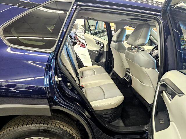Used 2022 Toyota RAV4 XLE Premium image 14
