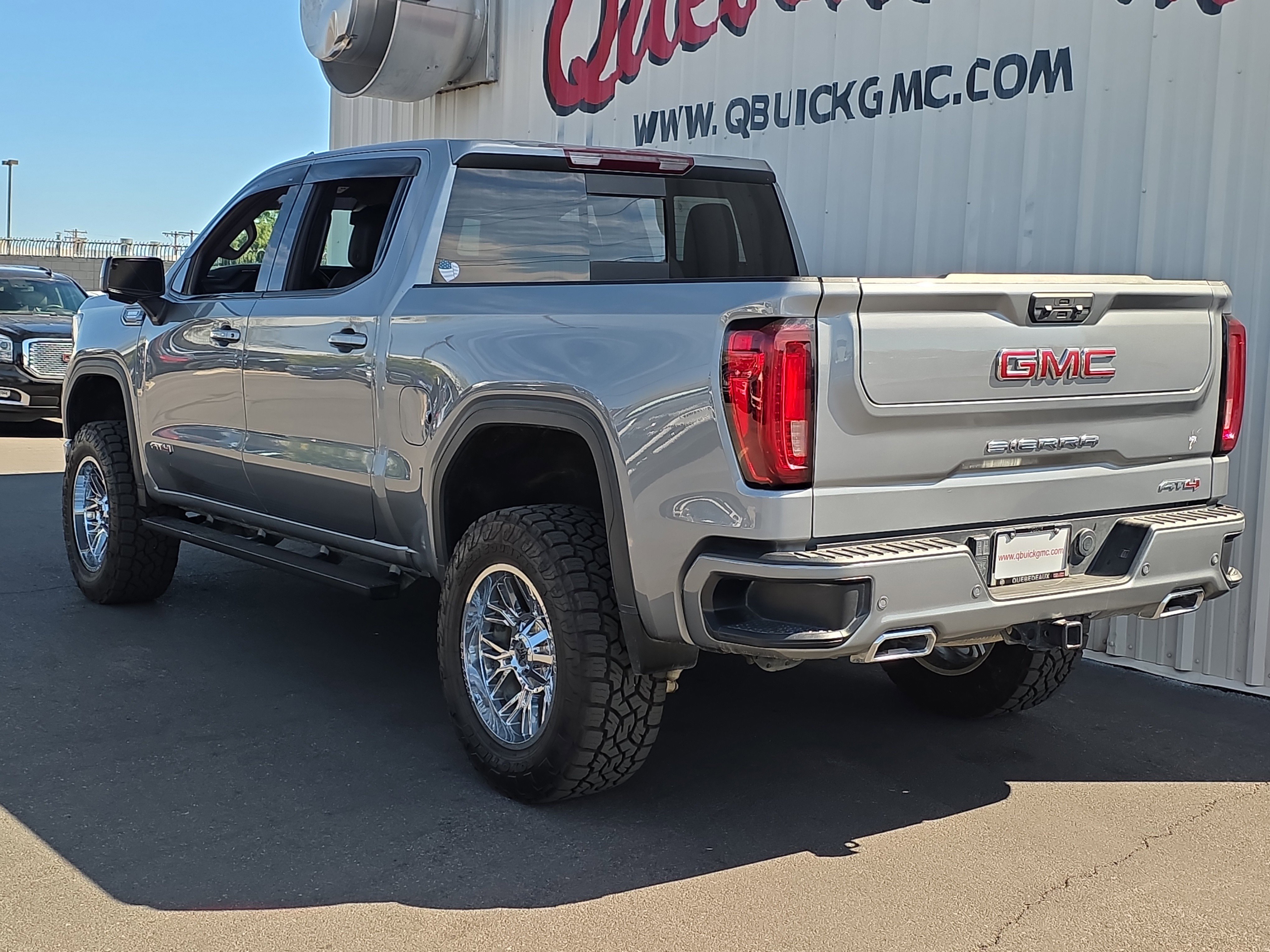 Used 2024 GMC Sierra 1500 AT4 w/ AT4 Preferred Package image 6