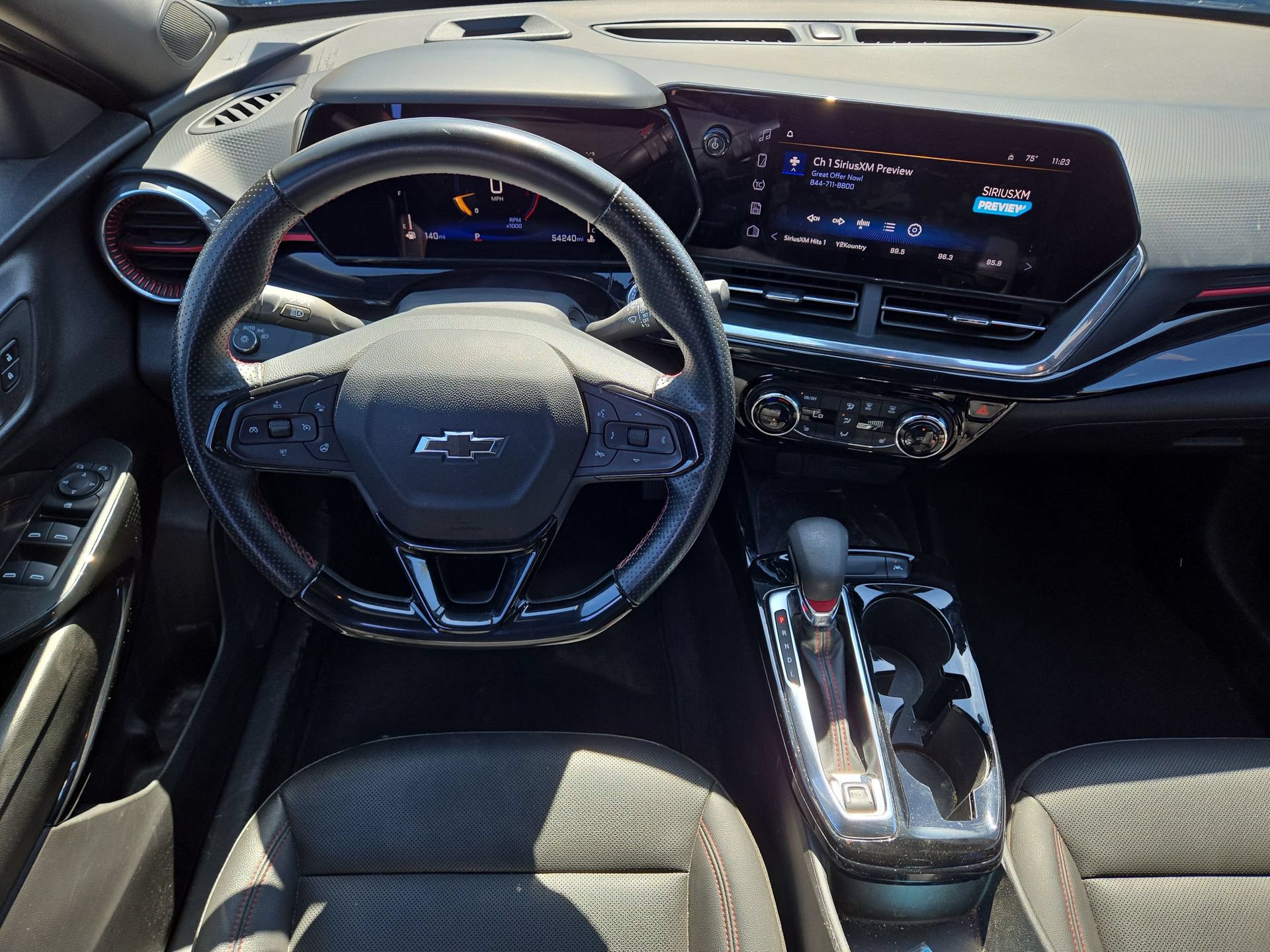 Used 2024 Chevrolet Trax RS w/ Sunroof Package FWD image 14
