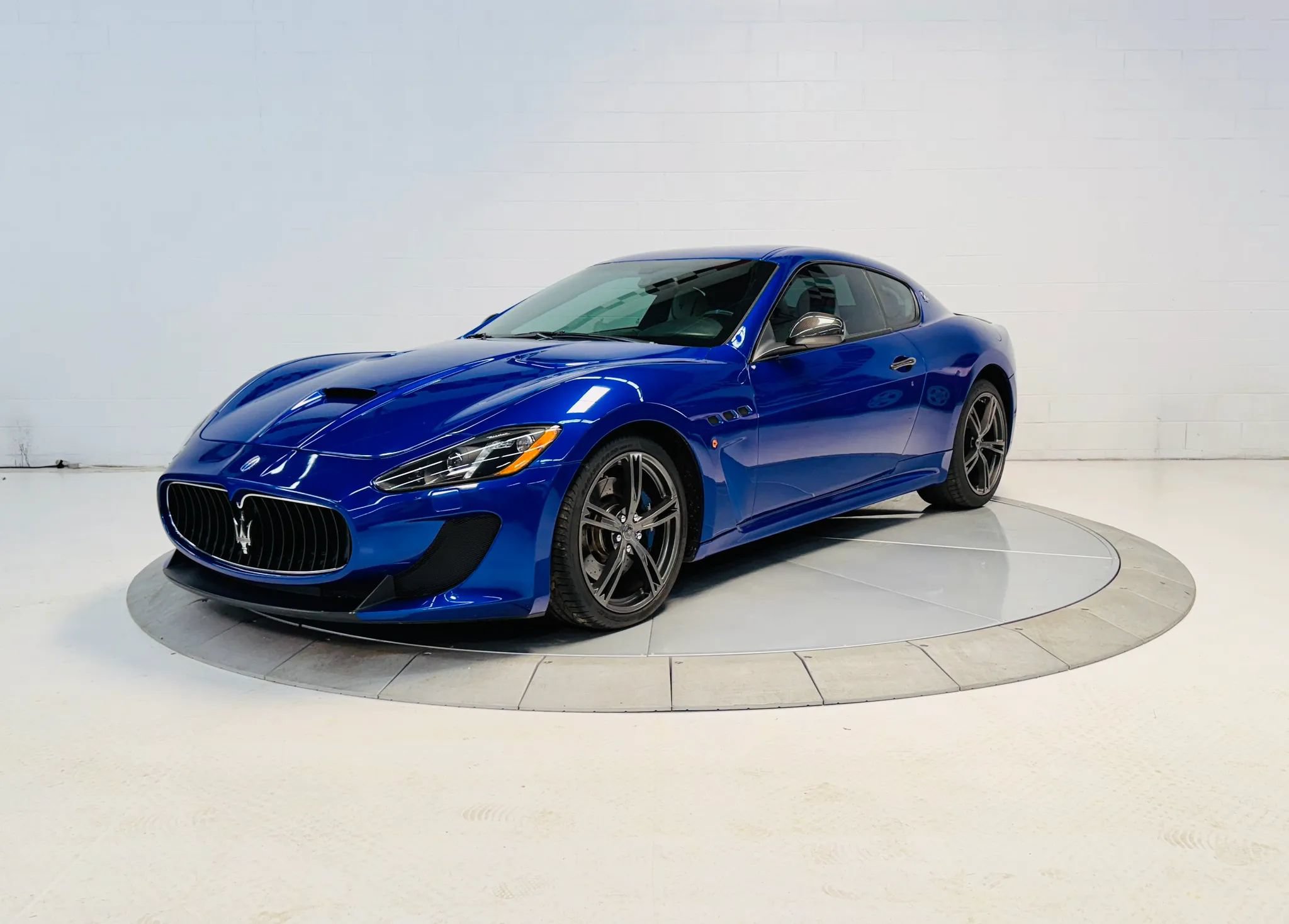 Used 2015 Maserati GranTurismo MC Centennial RWD image 5