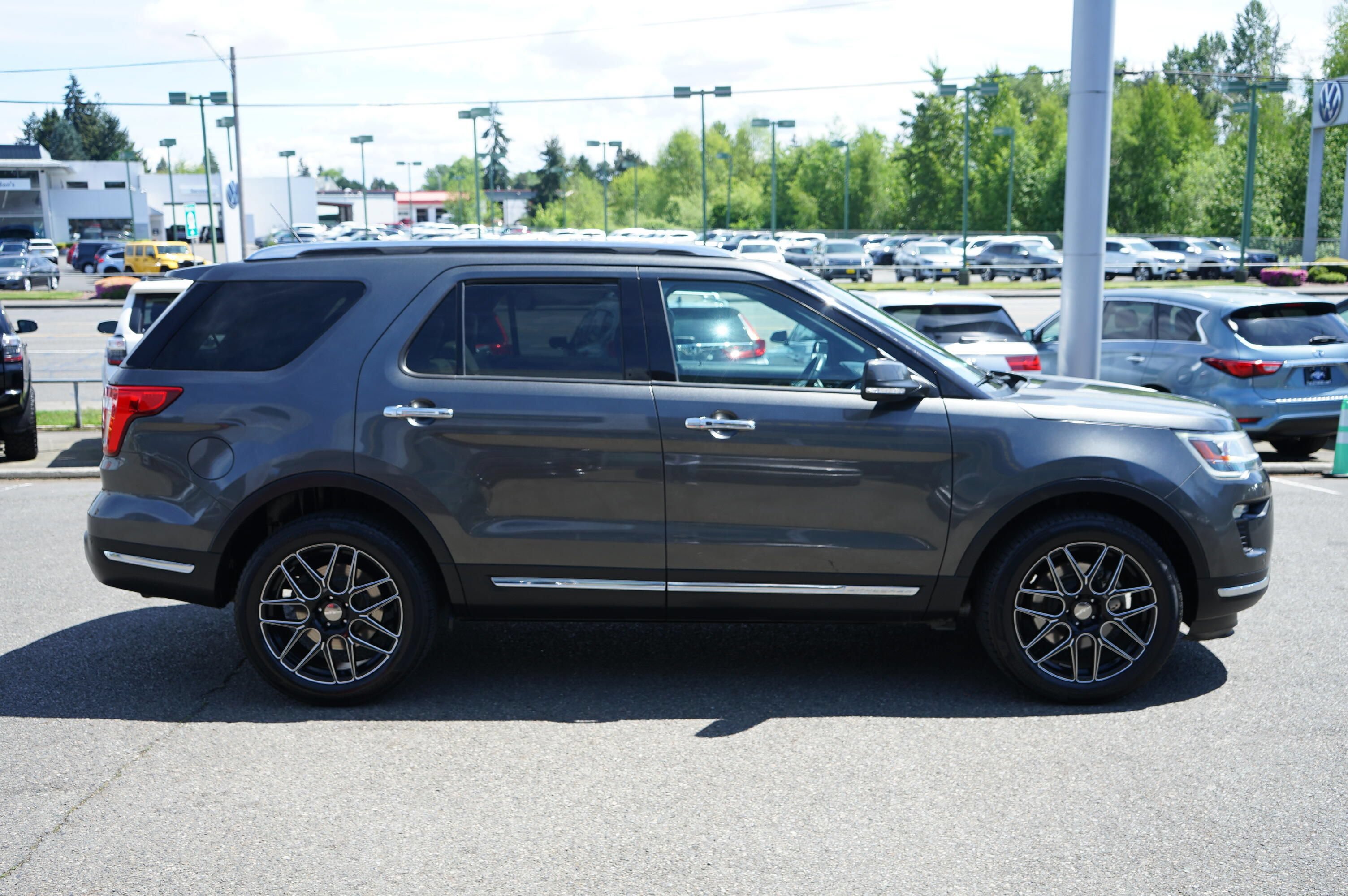 Used 2018 Ford Explorer Limited AWD/4WD image 3