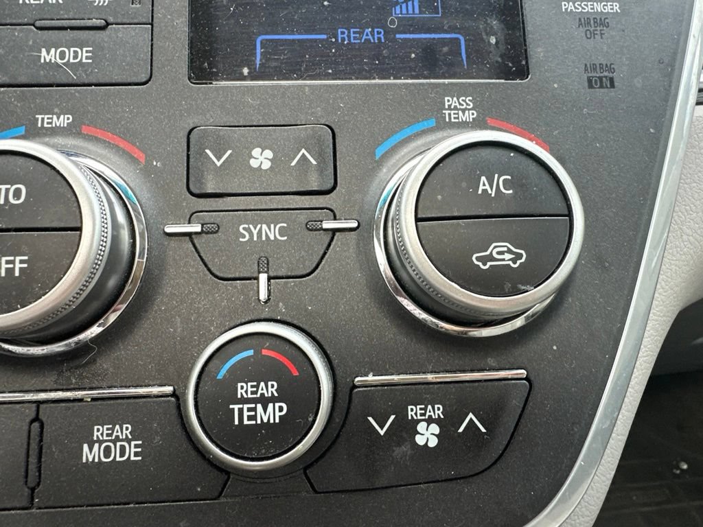 Used 2015 Toyota Sienna XLE Premium FWD image 19