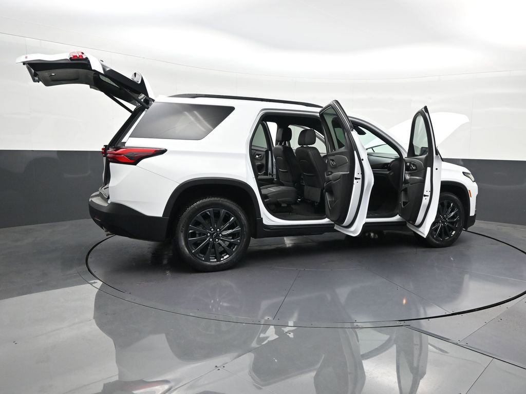Used 2023 Chevrolet Traverse RS FWD image 32