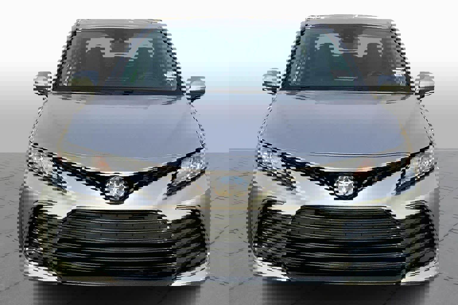 Used 2022 Toyota Camry LE image 4