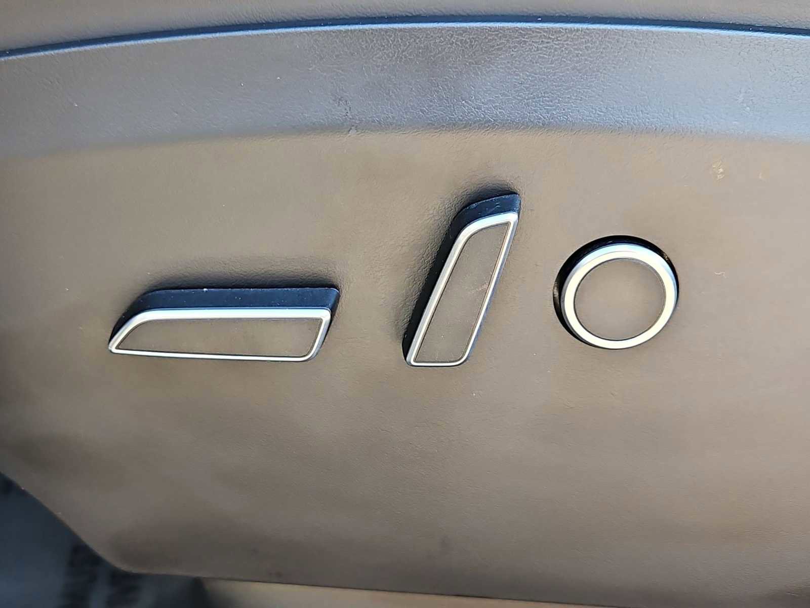 Used 2022 Tesla Model X Plaid image 17