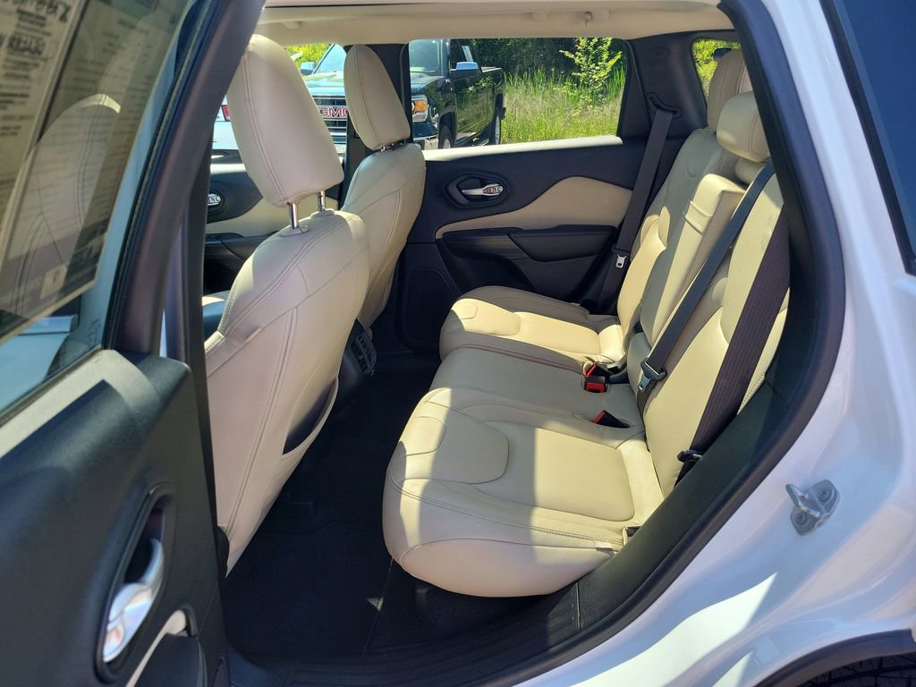 Used 2016 Jeep Cherokee Latitude w/ Comfort/Convenience Group FWD image 32
