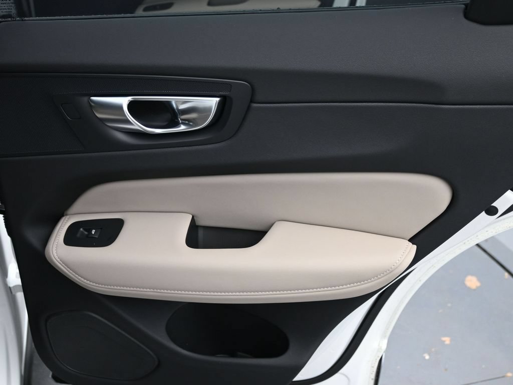 New 2026 Volvo XC60 B5 Plus w/ Protection Package Premier AWD/4WD image 15