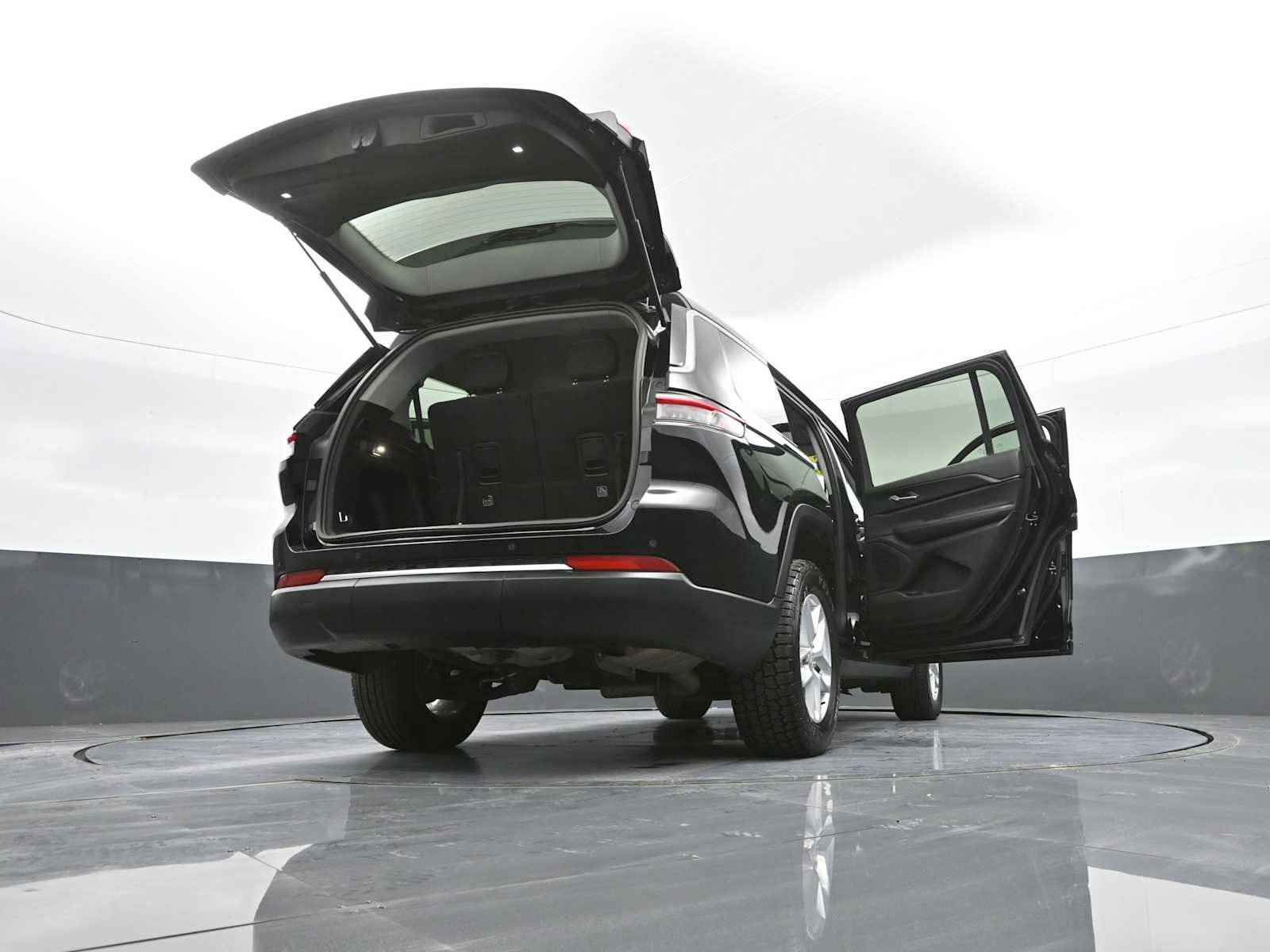 Used 2023 Jeep Grand Cherokee L Laredo image 56