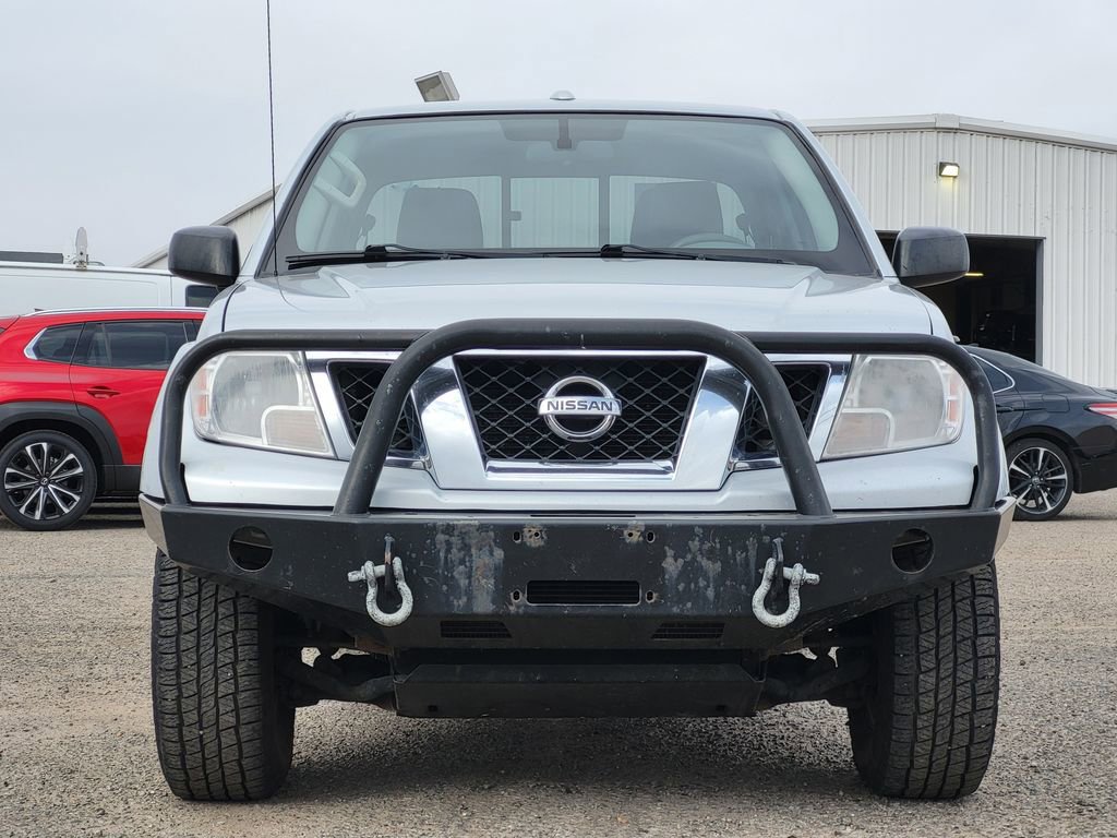 Used 2017 Nissan Frontier SV image 2